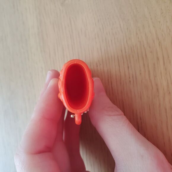 NEW Larroude Orange Floral Lighter Holder Keychain - Picture 3 of 4